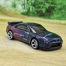 Hot Wheels Nissan Skyline GT-R R33 Diecast Model 1/64 (49) Excellent Condition