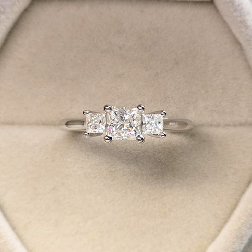 Princess cut dvvs1 diamond - princess, 14k
