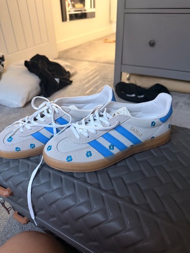 Gazelle blue flower - gazelle,