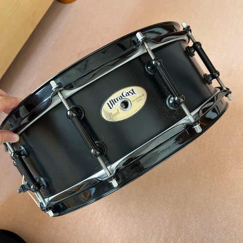 Pearl ultracast black snare - pearl,