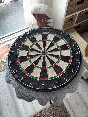 Bristle dart board - ,