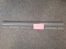 Knitting machine cast on comb