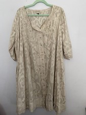 Manga cream patterned pin tuck