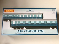 Hornby R40225 LNER Coronation Articulated Coach Pack (Open 3rd / Kitchen 3rd)