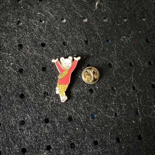 Rupert bear pin badge - bear,