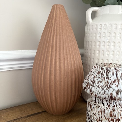 Modern ribbed terracotta - ribbed,