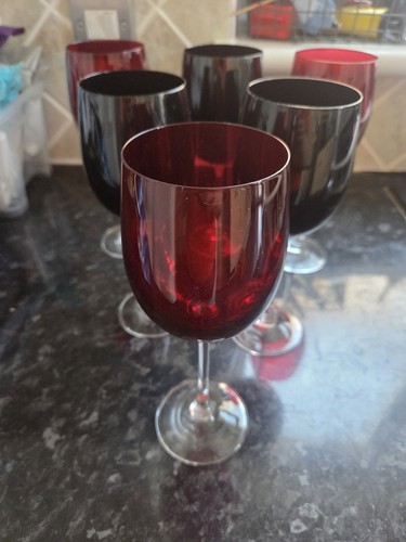 Red and black wine - red,