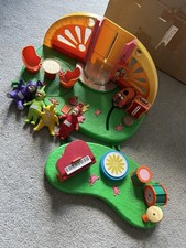 2x Teletubbies playsets