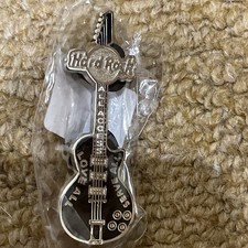 Hard Rock Cafe Guitar Pin