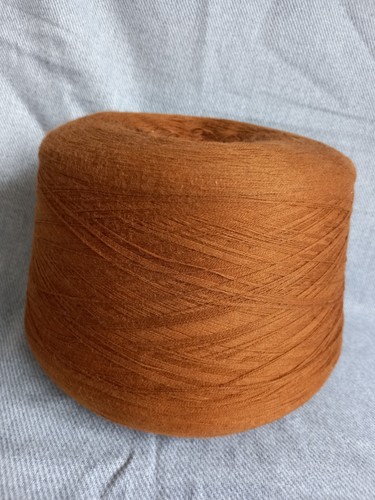 Machine knitting yarn