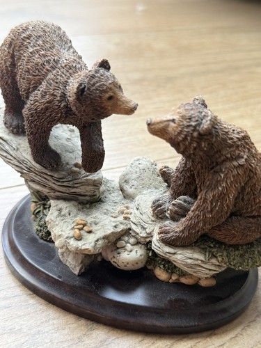 Country artists bear cubs - artists,