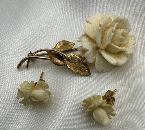 Vintage krementz white flower - white,
