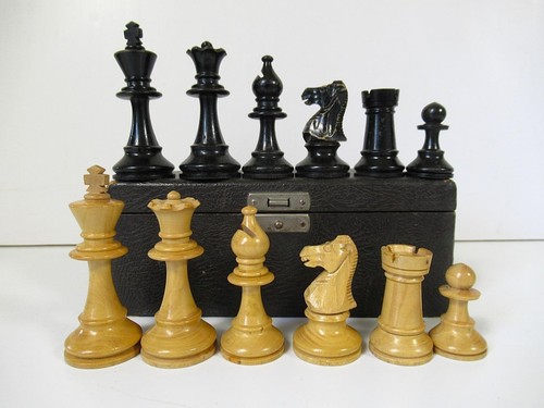 Vintage staunton chess set - ,