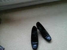 Ladies used Mid Heel shoes size 6.5/7.Black Like Trouser Style, Worn but still w