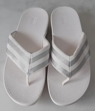 FITFLOP MILLIE SIZE 8/42 SILVER/WHITE STRIPED FLIP FLOPS BNWT FREE P&P