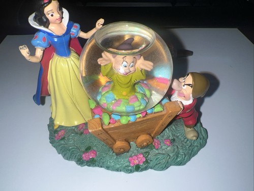 Snow white globe - snow,