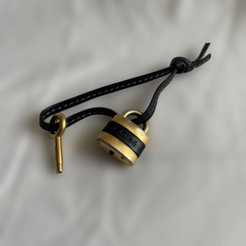 Chloe padlock key charm - chloe, gold