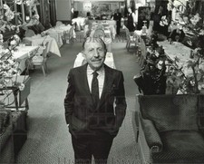 1964 Press Photo Lord Forte stands in Grosvenor House Hotel in London.