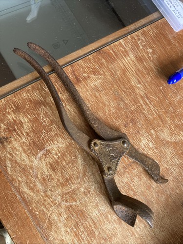 Very rusty vintage lever - rusty,