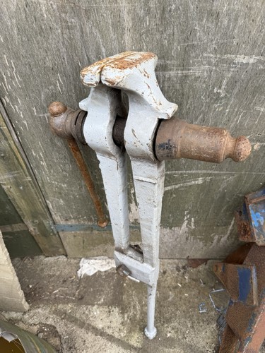 Blacksmiths leg vice - leg,