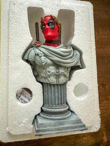 Gentle giant marvel deadpool - giant,