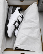 White, Grey Gum | Squat |