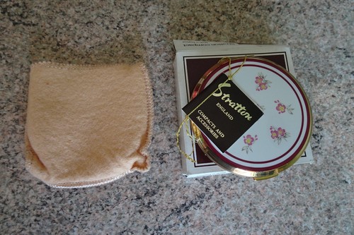 Stratton vintage boxed powder - stratton,