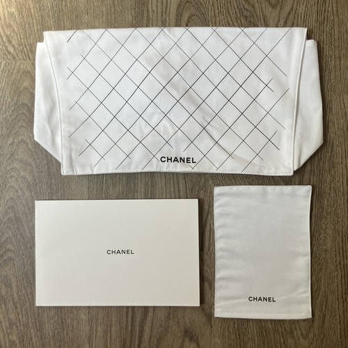 Chanel flap bag white dust - white,