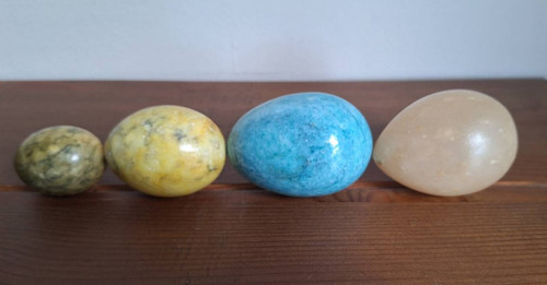 Set polished stone eggs - of, 4