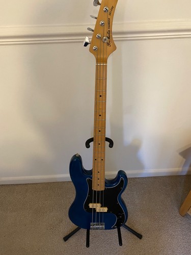 Bass guitar