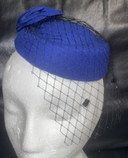 LADIES ONE SIZE BLUE PILL BOX HAT WITH VEIL UNBRANDED CLIP ON FASTEN