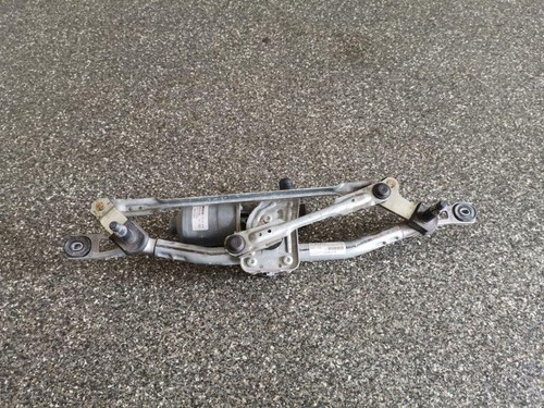 Fiat 500x 334 front windscreen - front,