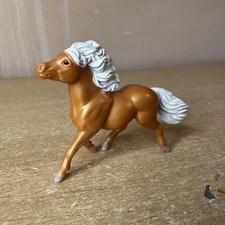 Breyer Stablemates Golden