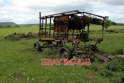 Photo rusting old farm - photo,