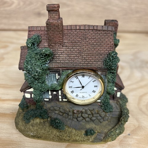Country cottage figurine with - cottage,