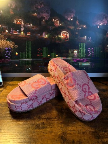 Ucci pink monogram platform - ucci,