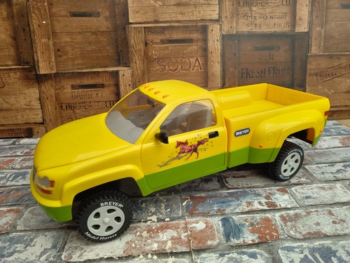 Breyer yellow dually horse - breyer,