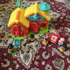 ELC Happyland Preschool With Figures 