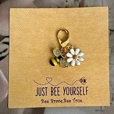Just Bee ? Yourself Small Bee & Daisy Bag / Purse/Zipper Charm. Positivity Card