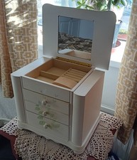 Large, Robust White Floral Pattern Jewellery Box, With Mirror & Very Practical!