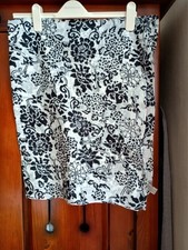 Tie Rack London Sarong Black & White With Glitter Feature. 