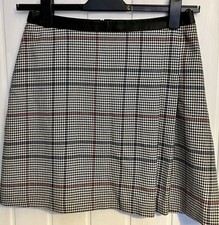 Oasis size 10 dogtooth