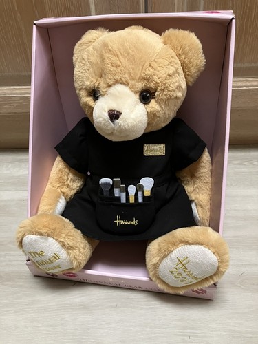 Harrods annual bear 2022 - harrods,
