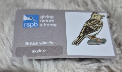 Rspb bird pin badge - -, skylark