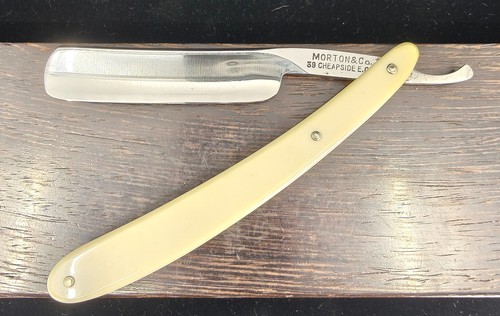 Morton straight razor - &,