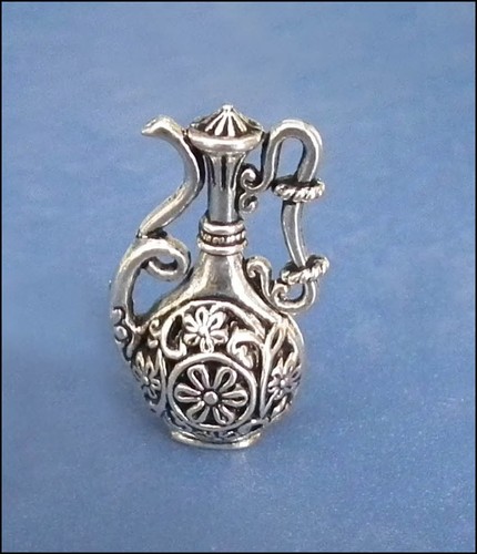 Dolls house miniature - 1/12,