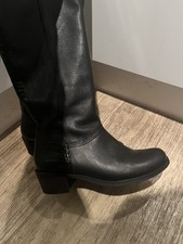 UGG Women’s Barton Croco