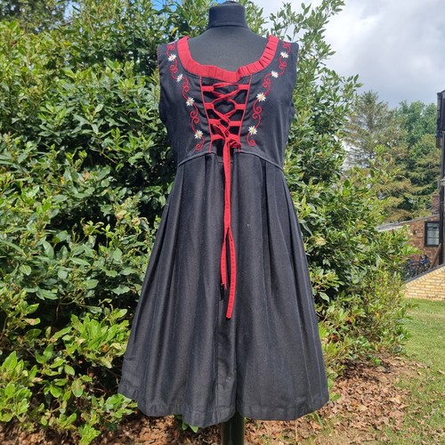 Gothic red black - &,