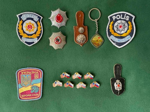 Job lot varios badges - varios,