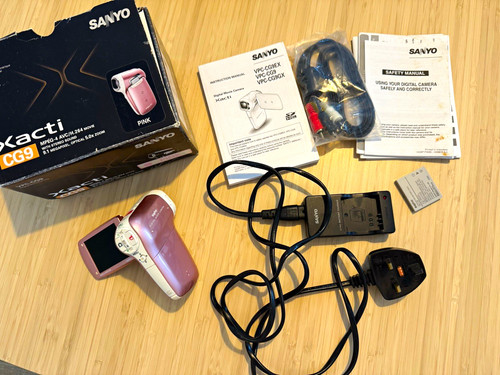 Sanyo xacti vpc cg9 - sanyo, pink